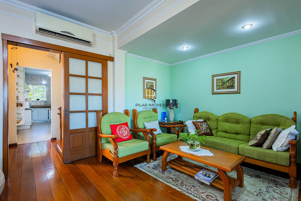 Casa 4 dormitórios no bairro Medianeira