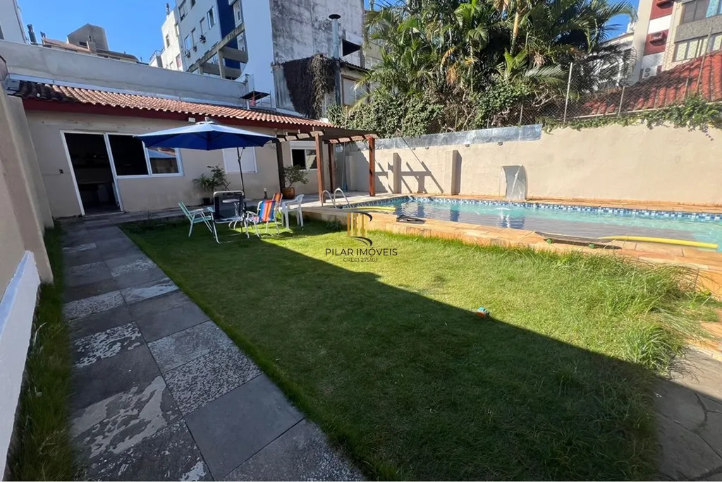 Casa 4 dormitórios no bairro Petrópolis