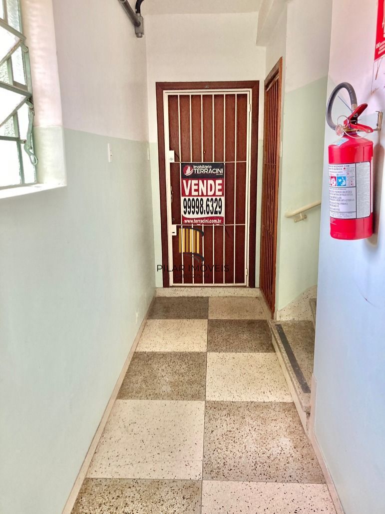 Apto de 02 dorm no Passo da Areia, de fundos, sol da manhã, 01 lance de escada