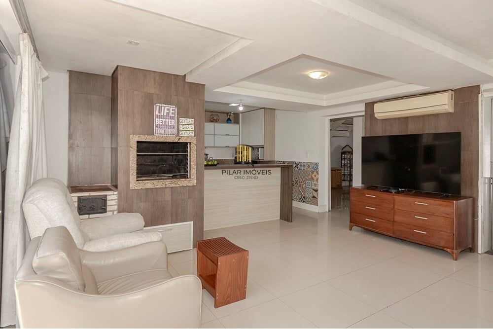 Casa 4 dormitórios no bairro Lomba do Pinheiro