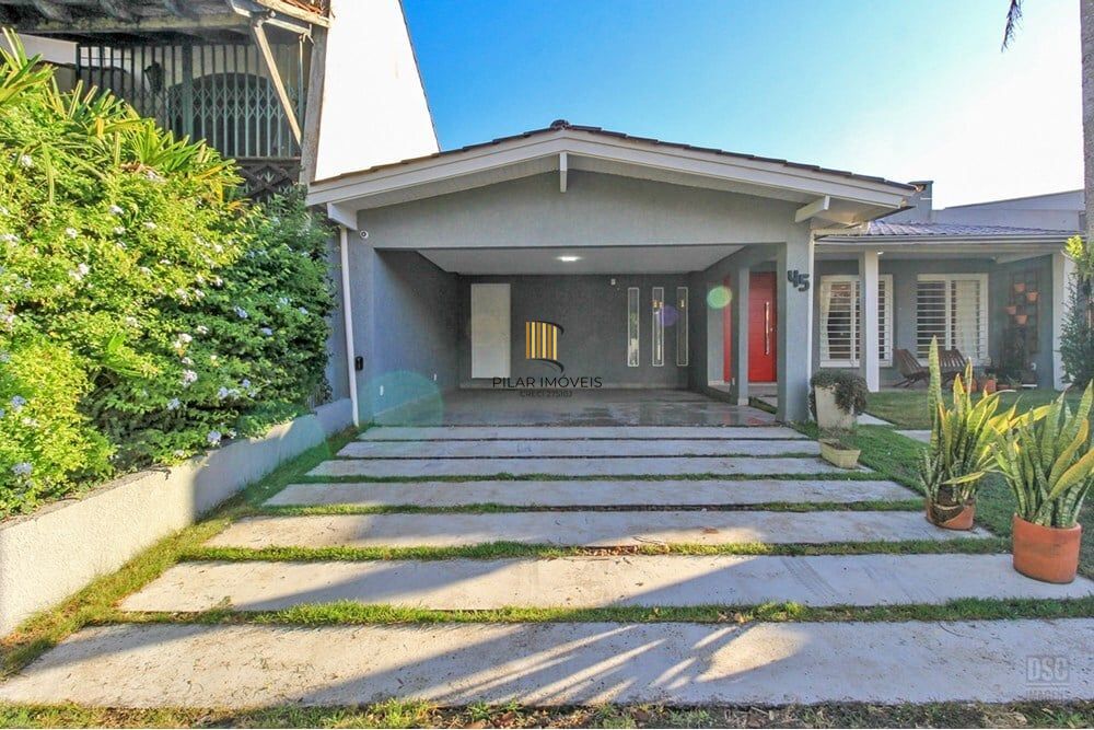 Casa 3 dormitórios no bairro Ipanema