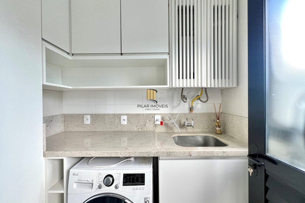 Casa 3 dormitórios no bairro Igara