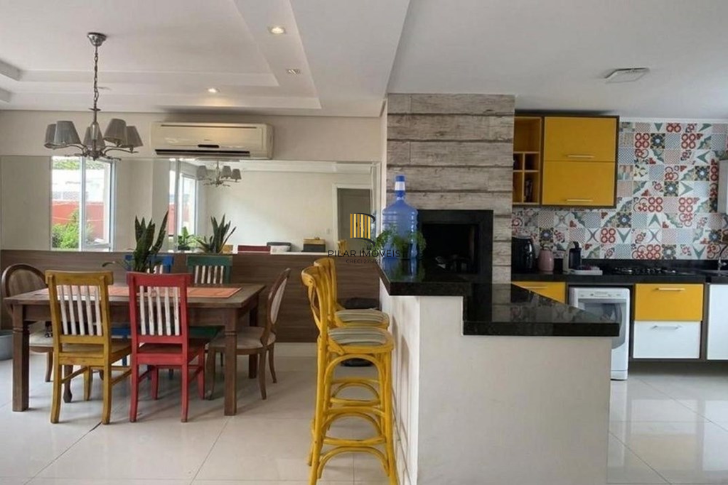 Casa de Condomínio 4 dormitórios no bairro Estância Velha