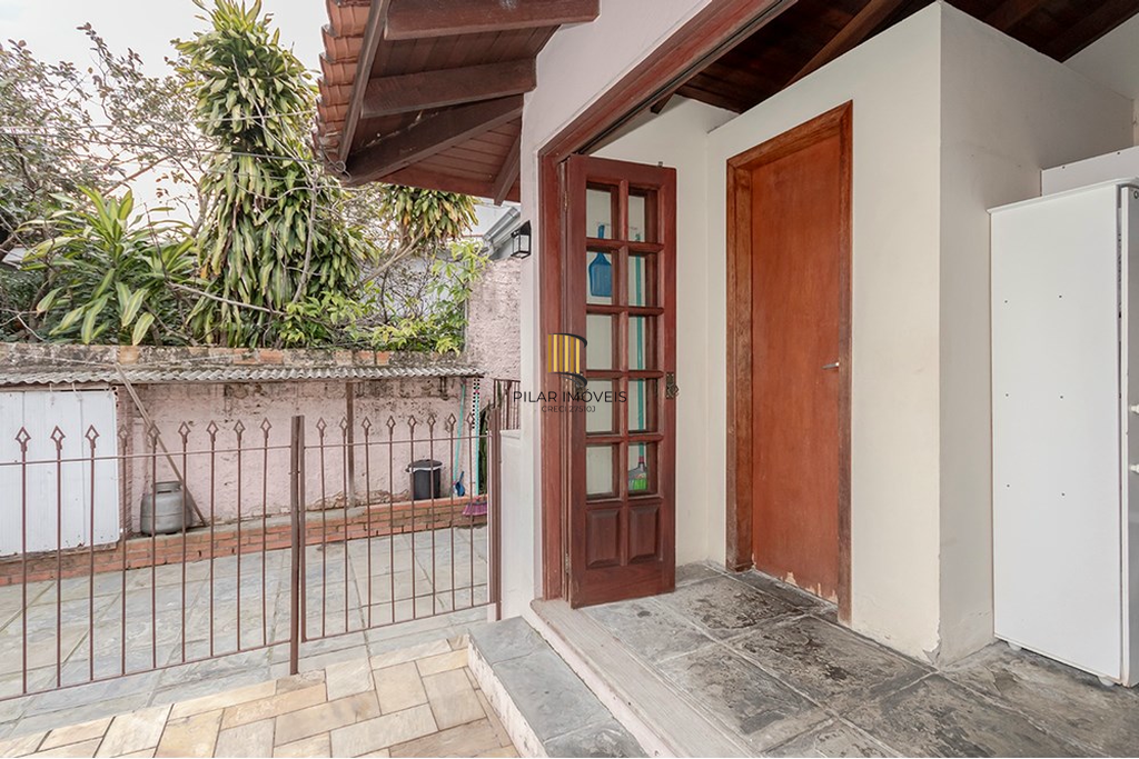 Casa 4 dormitórios no bairro Passo da Areia