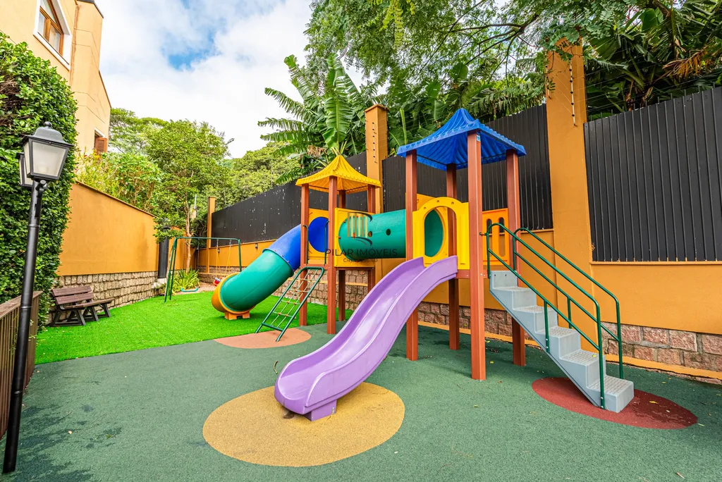 Casa de Condomínio 4 dormitórios no bairro Três Figueiras