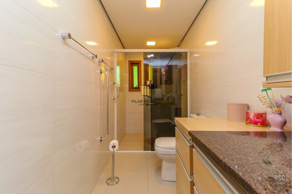 Casa 6 dormitórios no bairro Rubem Berta