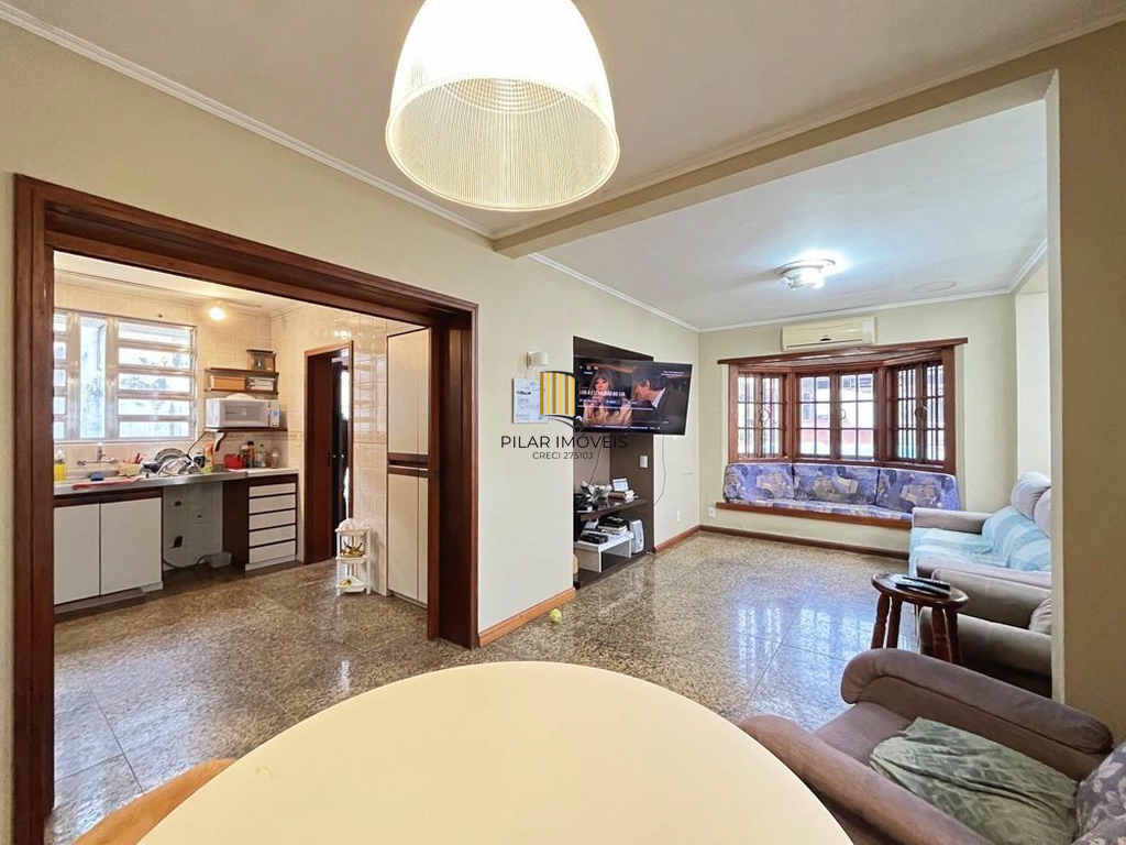 Casa 5 dormitórios no bairro Camaquã