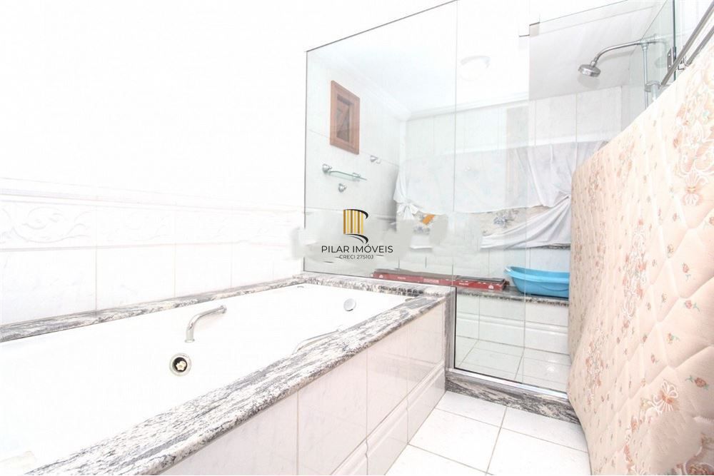 Casa 3 dormitórios no bairro Medianeira