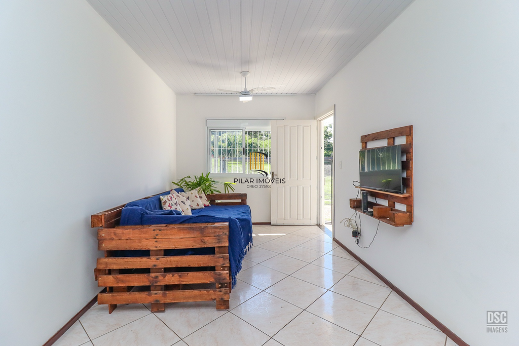 Casa 2 dormitórios no bairro Hípica