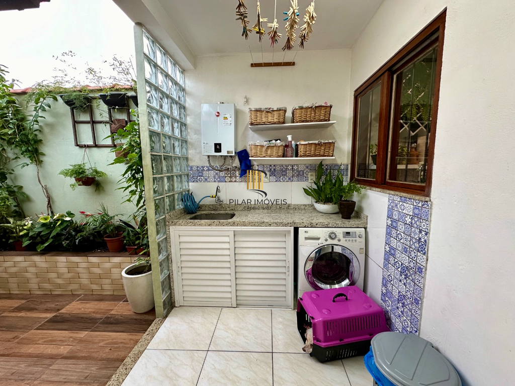 Casa 2 dormitórios no bairro Hípica