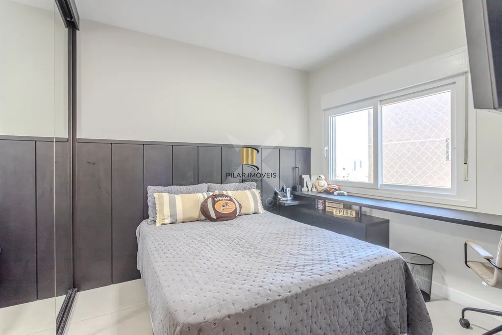 Apartamento 4 dormitórios no bairro Menino Deus