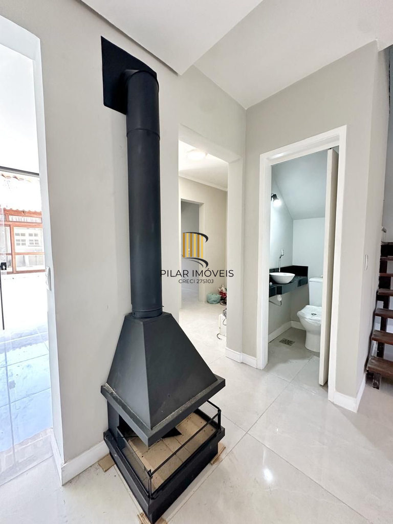 Casa 3 dormitórios no bairro Hípica