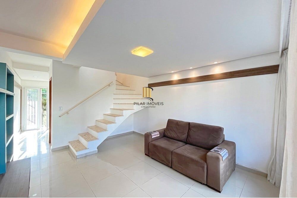 Casa 2 dormitórios no bairro Guarujá