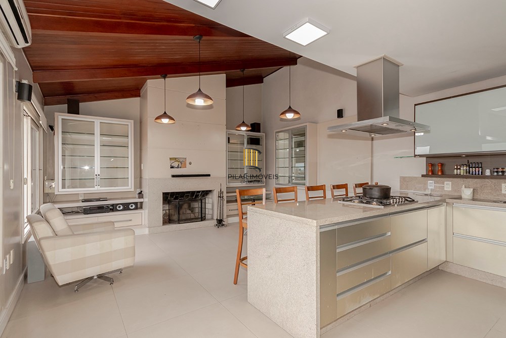 Casa 6 dormitórios no bairro Vila Jardim