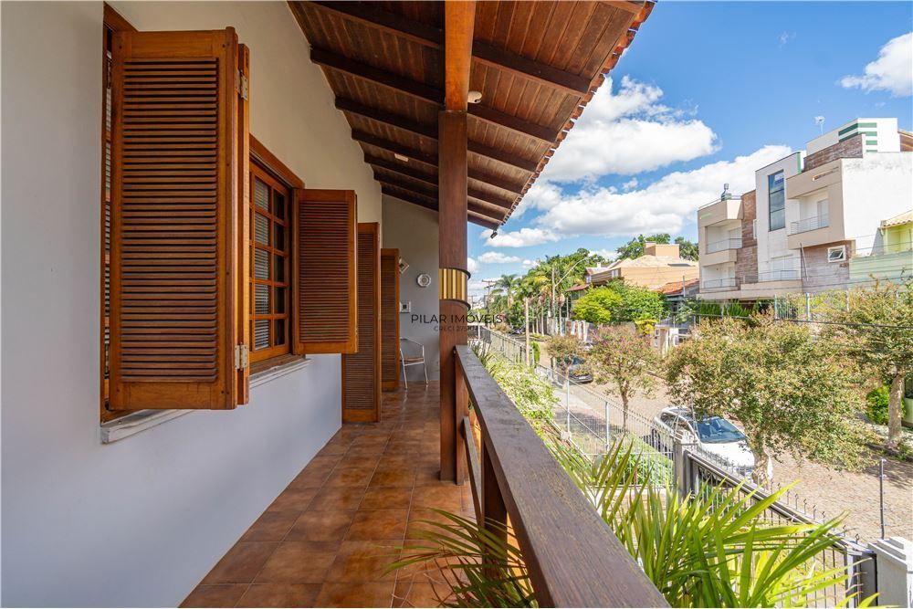 Casa 4 dormitórios no bairro Jardim Lindóia