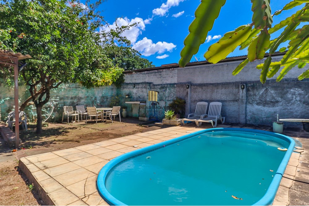 Casa 6 dormitórios no bairro Teresópolis