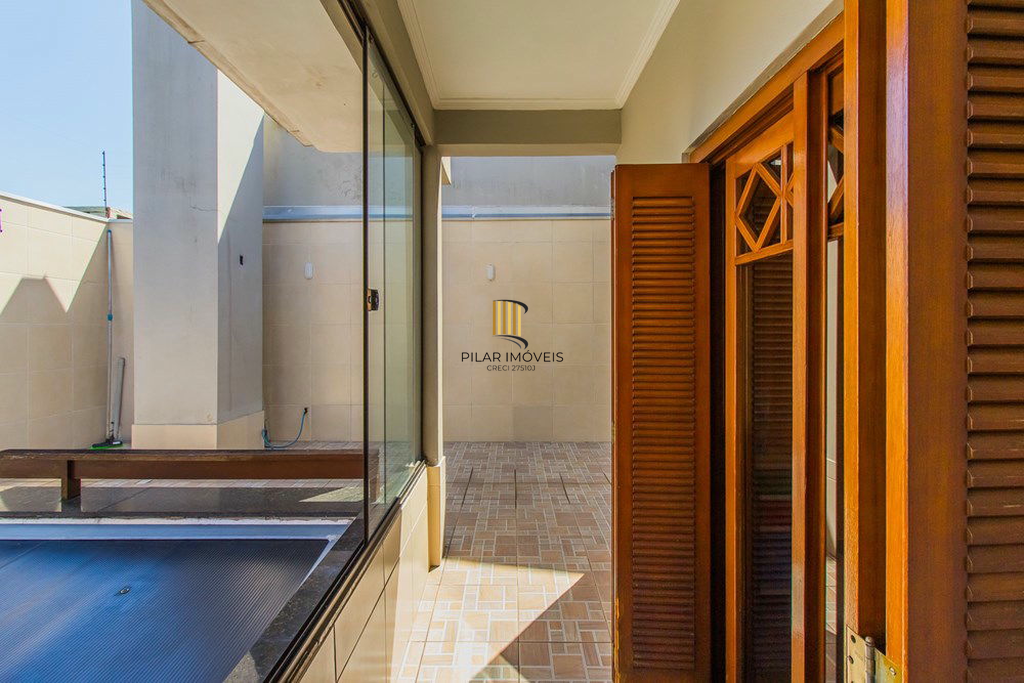 Casa 4 dormitórios no bairro Moinhos de Vento