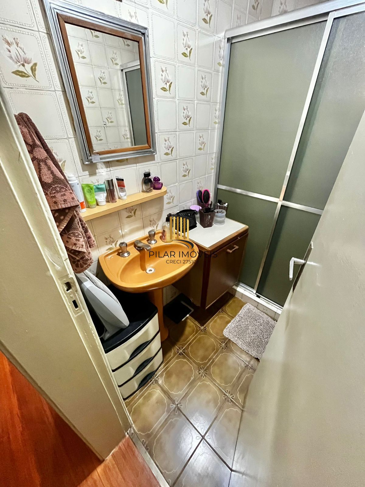 Apto de 01 dorm, sala, banho, cozinha/área, 01 vaga escriturada, Bairro São João