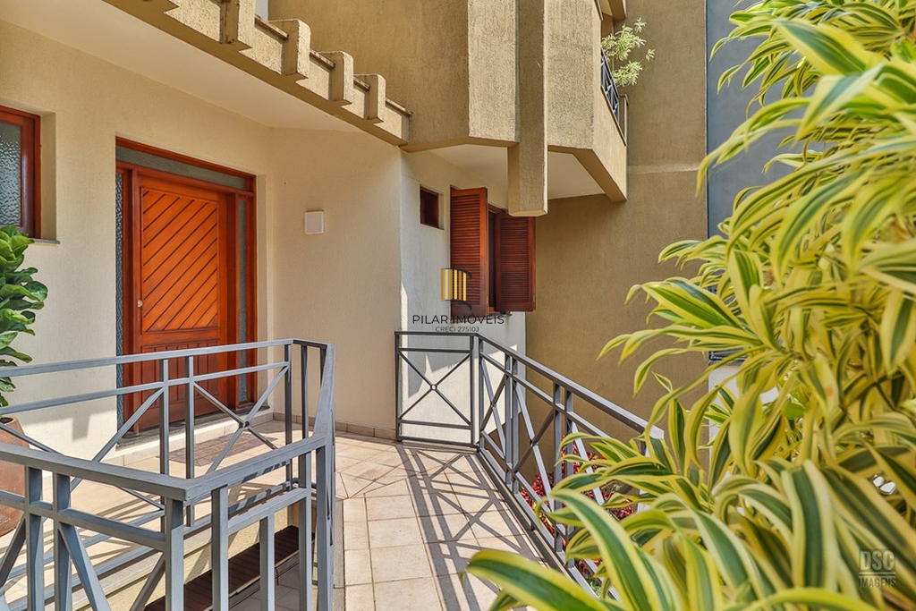 Casa 4 dormitórios no bairro Ipanema