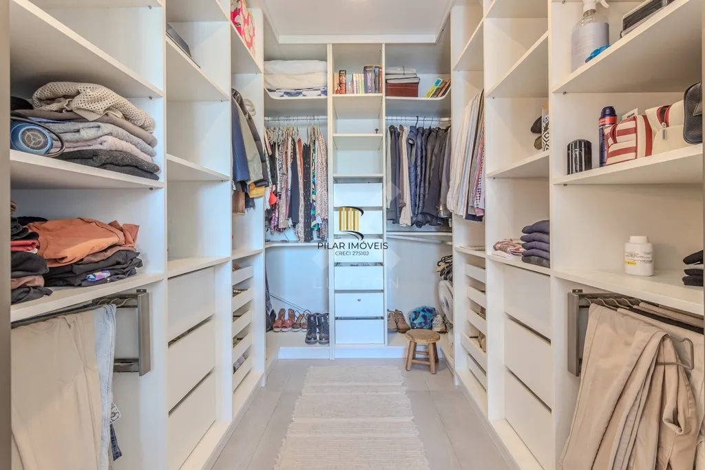 Apartamento 4 dormitórios no bairro Menino Deus