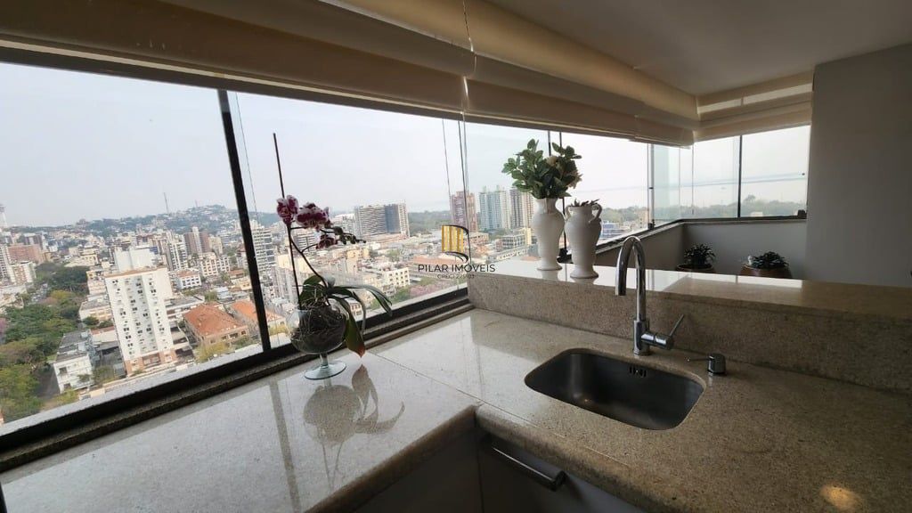 Apartamento 3 dormitórios no bairro Menino Deus