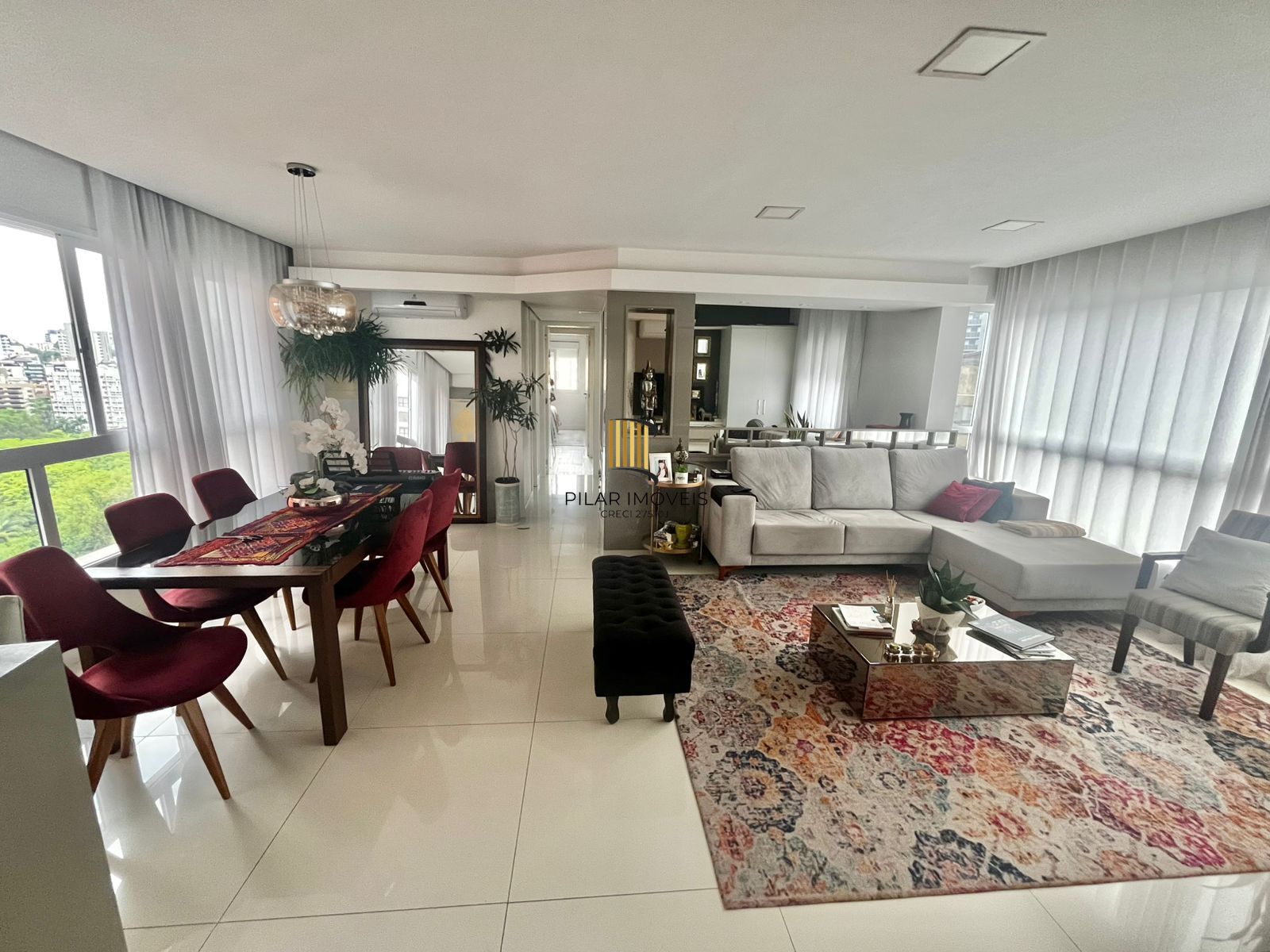 Apto de 03 dorm, sendo 01 suíte, 02 vagas, 103 m2, na João Obino, semi mobiliado