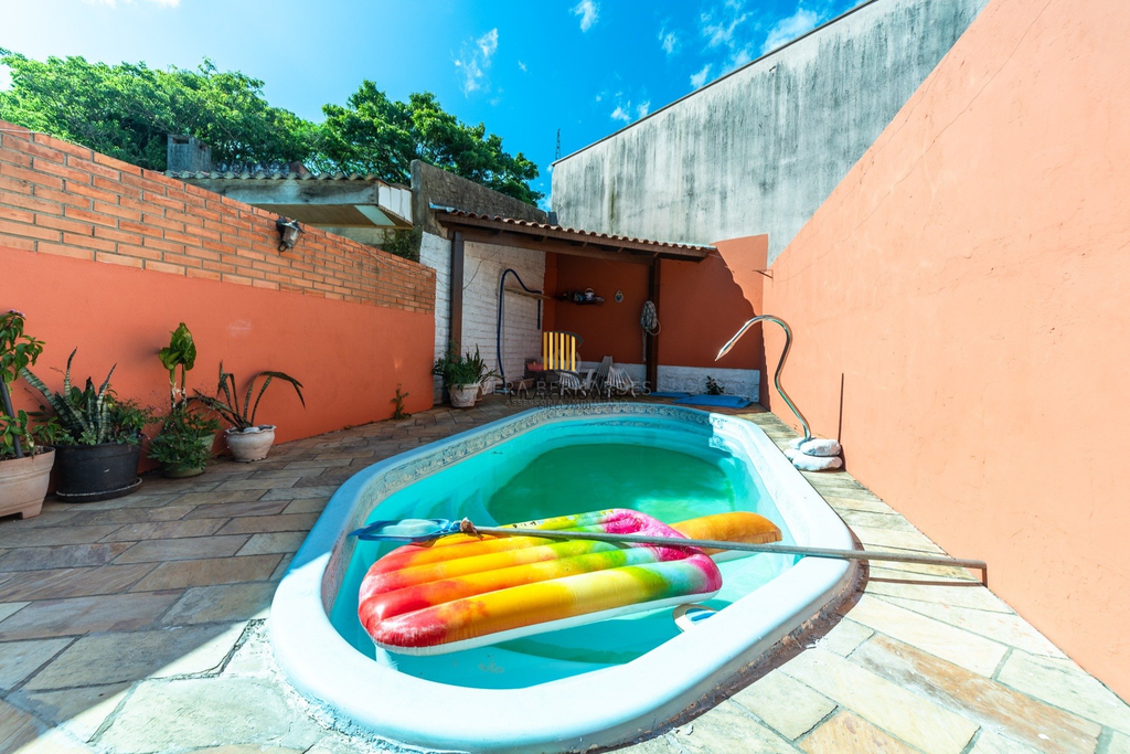 Casa 3 dormitórios no bairro Serraria