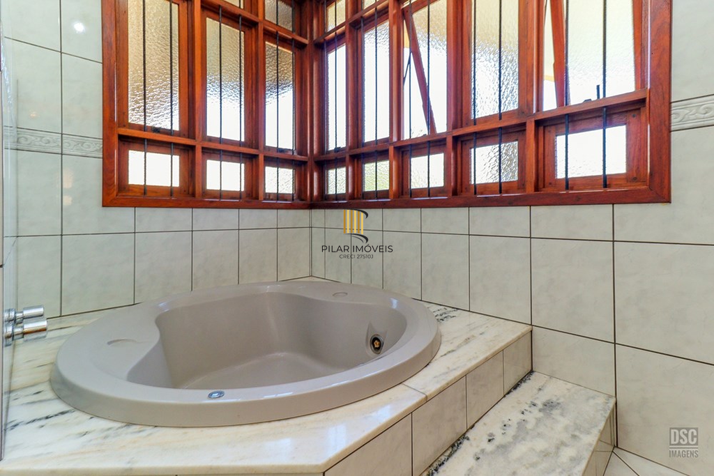 Casa 4 dormitórios no bairro Ipanema