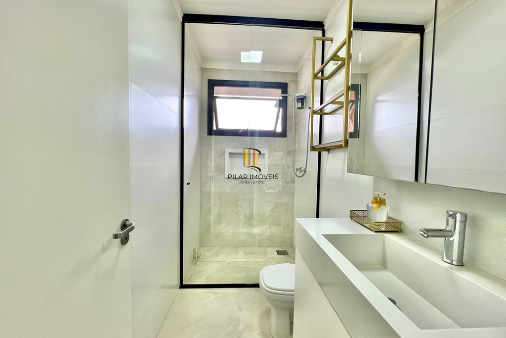 Casa 3 dormitórios no bairro Igara