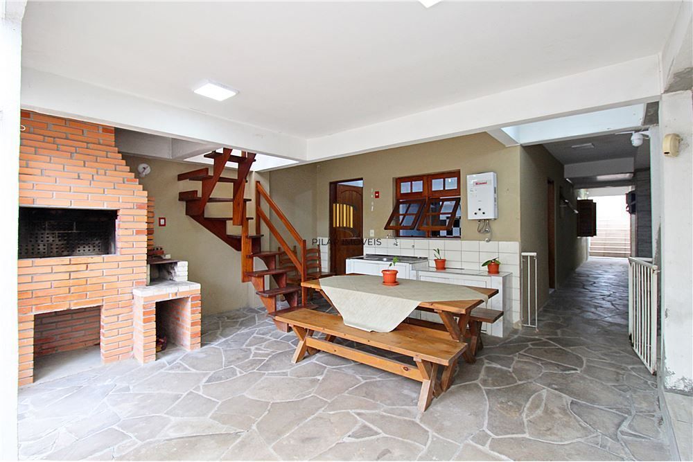 Casa 3 dormitórios no bairro Medianeira