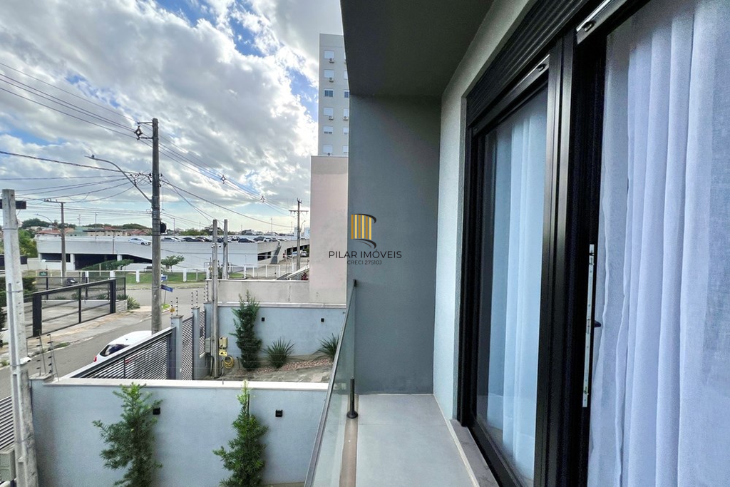 Casa 3 dormitórios no bairro Igara