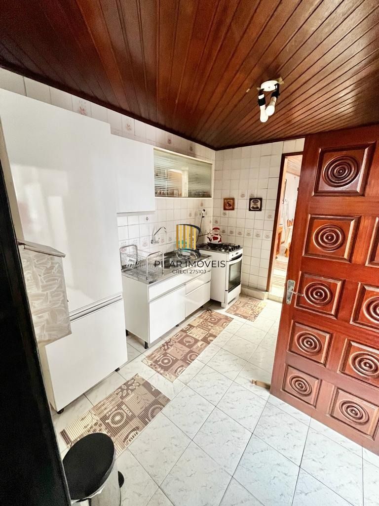 Vende-se apto térreo, com 03 dormitórios, sala com 02 ambientes
