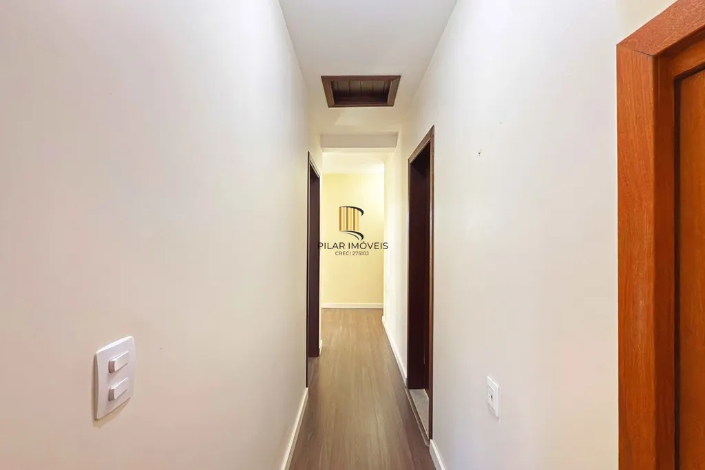 Casa 4 dormitórios no bairro Guarujá