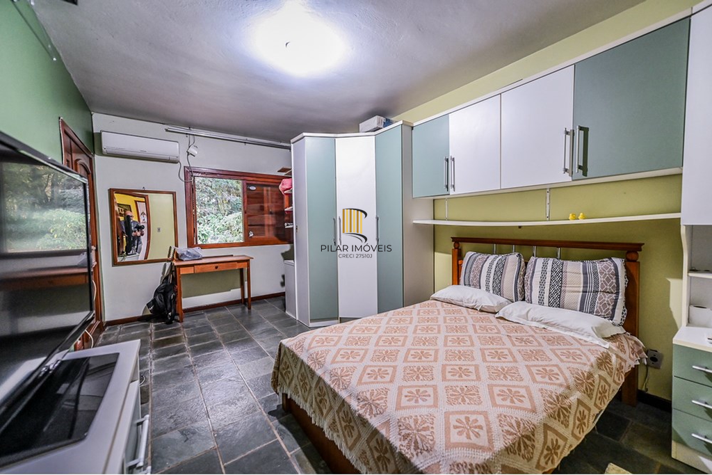 Casa 4 dormitórios no bairro Cascata