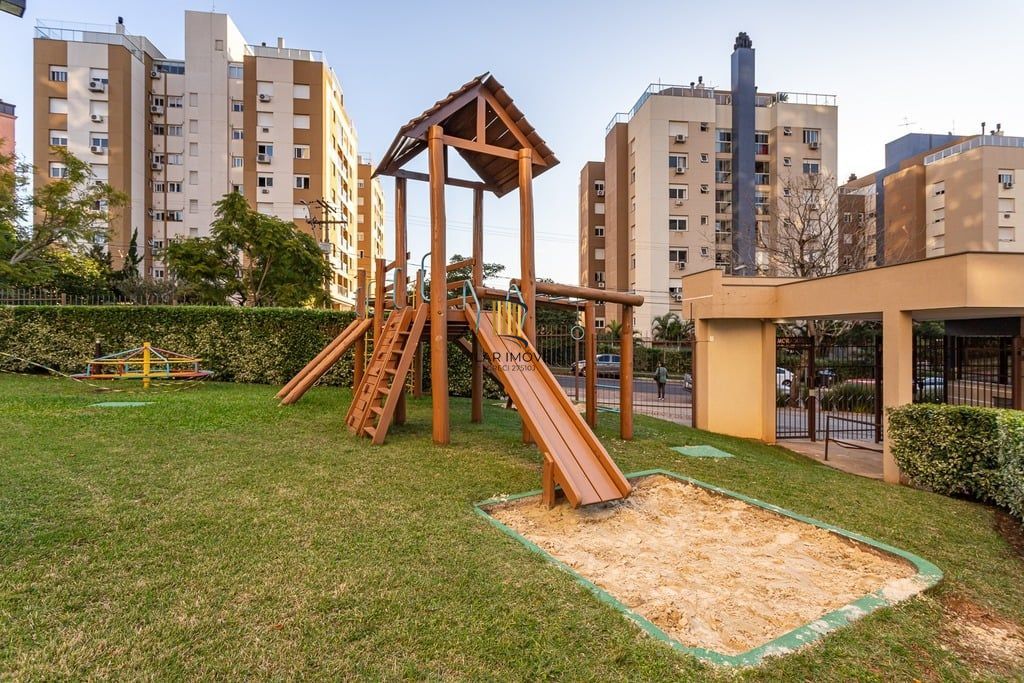 Cobertura 3 dormitórios no bairro Chácara das Pedras