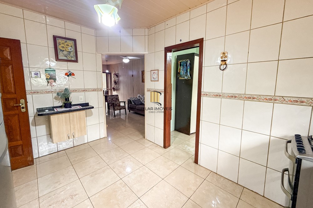 Casa 3 dormitórios no bairro Igara