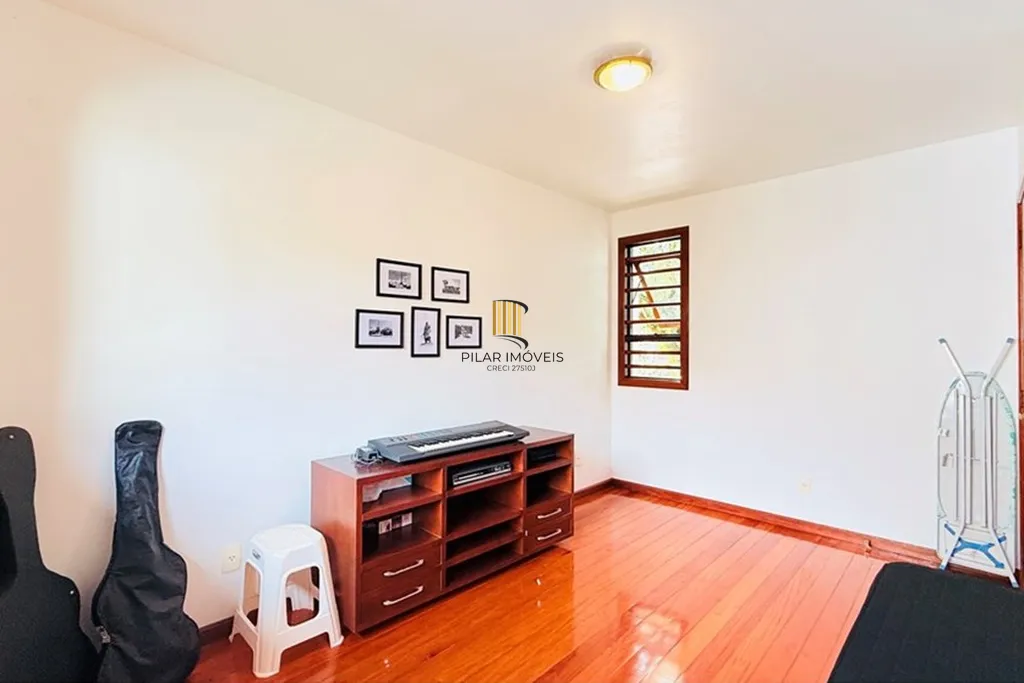 Casa 4 dormitórios no bairro Teresópolis