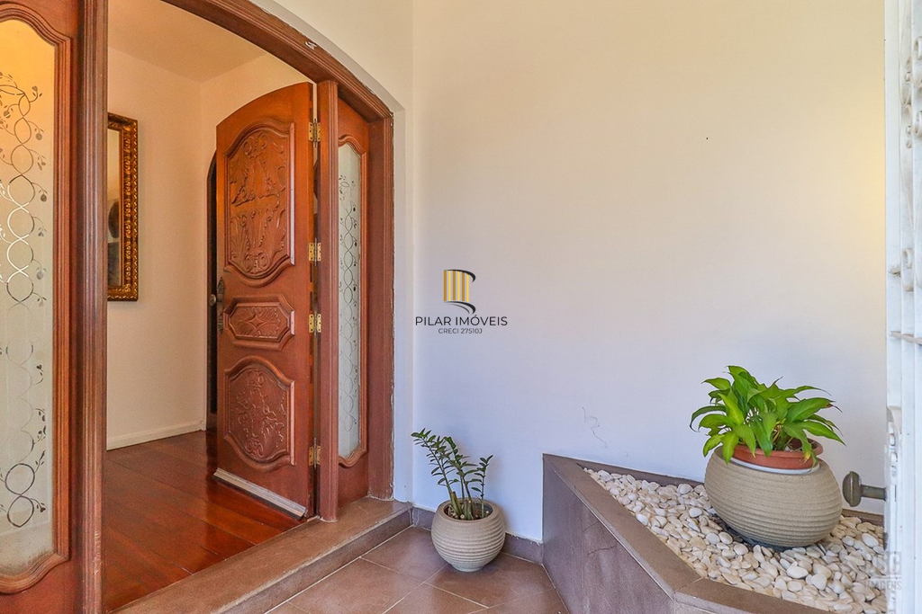 Casa 6 dormitórios no bairro Jardim Planalto