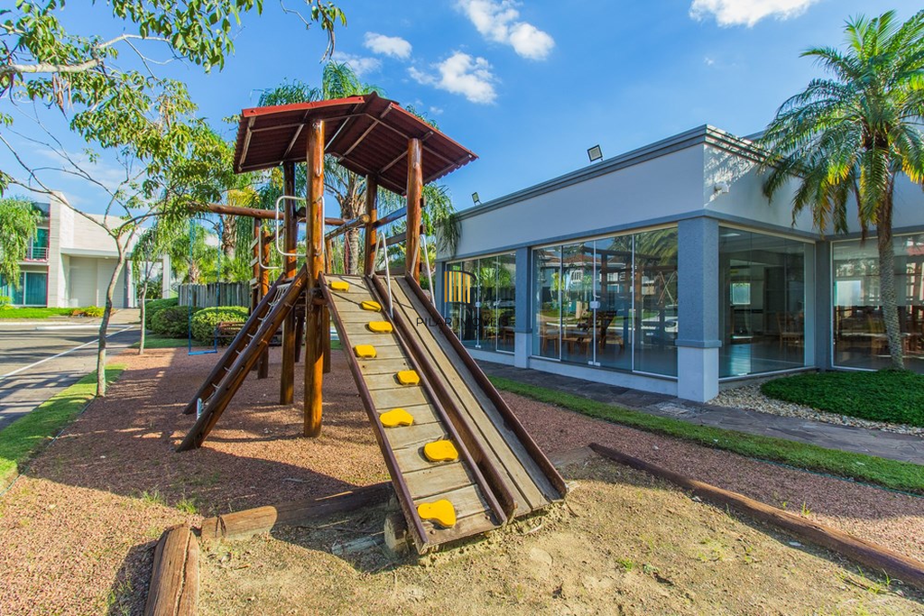 Casa 4 dormitórios no bairro Igara