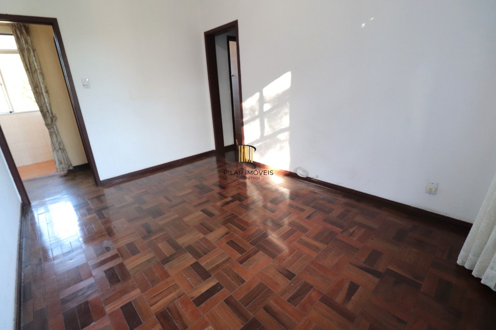 Apto no IAPI, 02 dorm com vaga de garagem