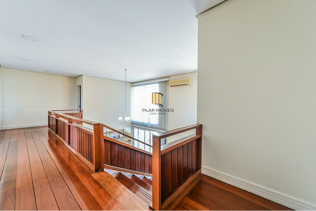 Casa 4 dormitórios no bairro Morro Santana