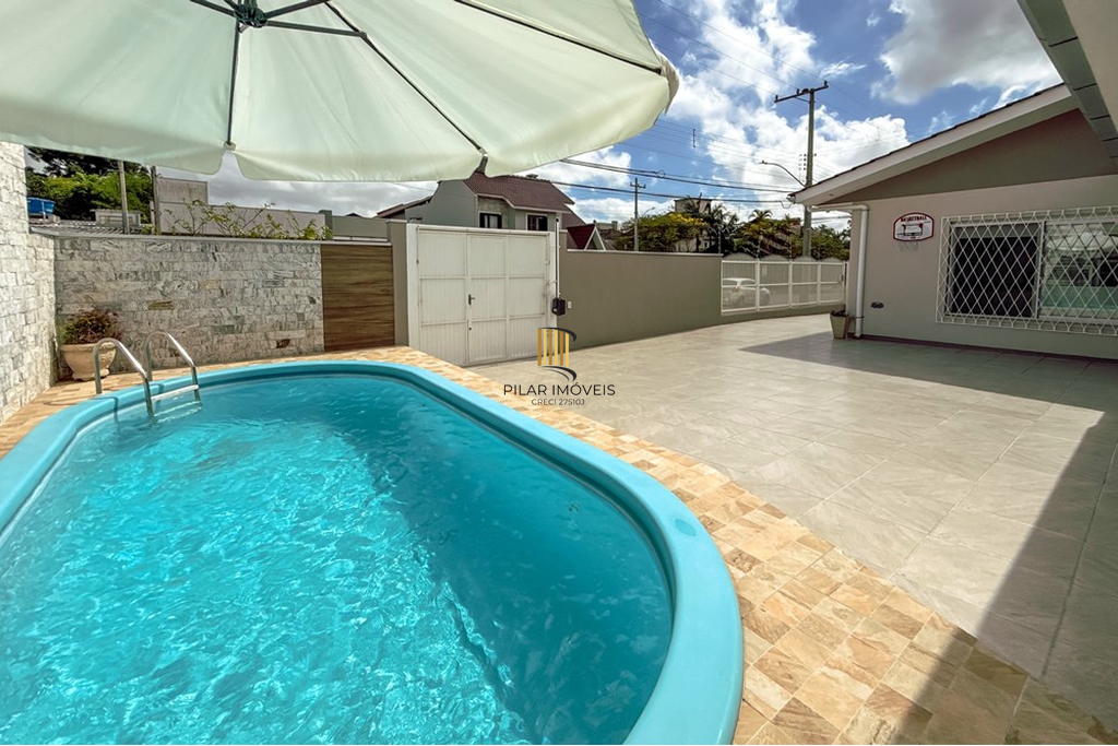 Casa 3 dormitórios no bairro Igara