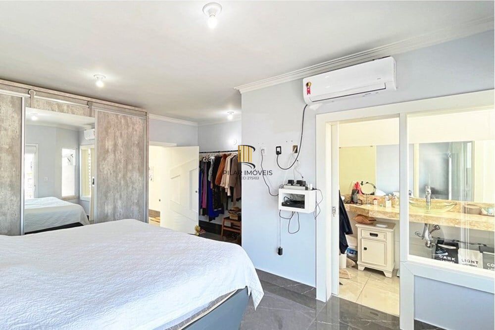 Casa 2 dormitórios no bairro Hípica
