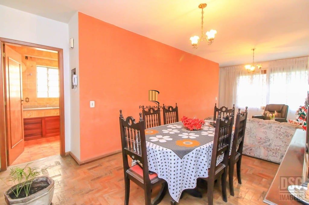 Casa 3 dormitórios no bairro Glória