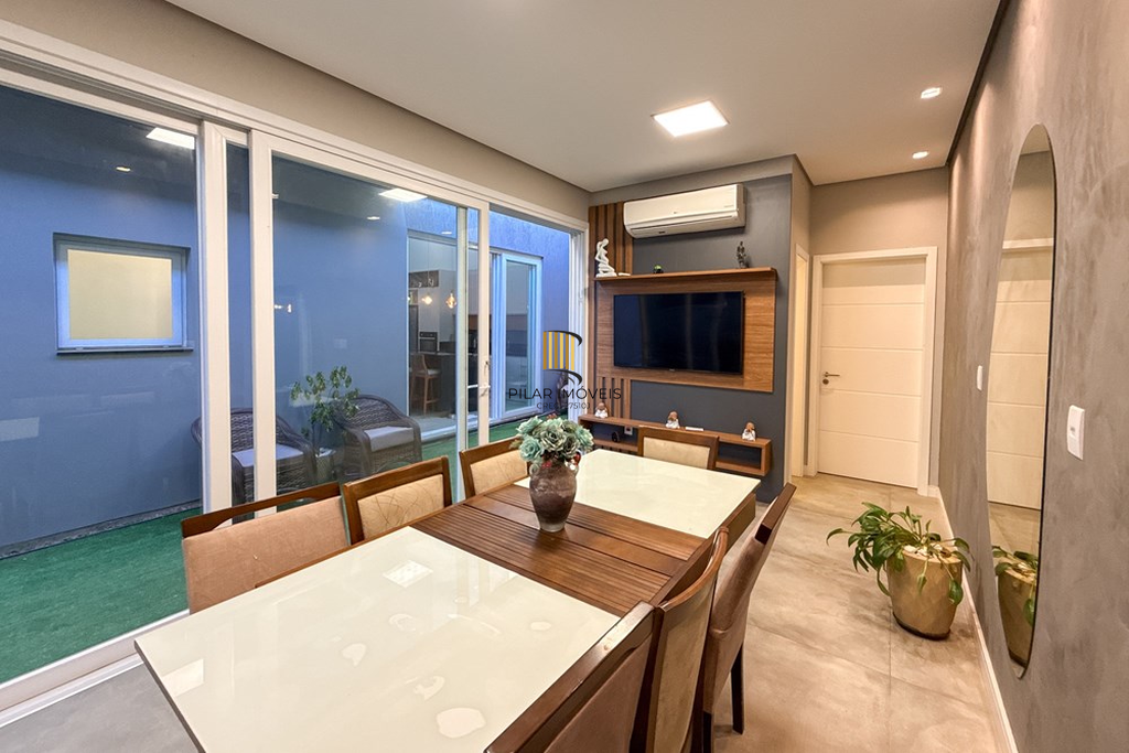 Casa 3 dormitórios no bairro Igara