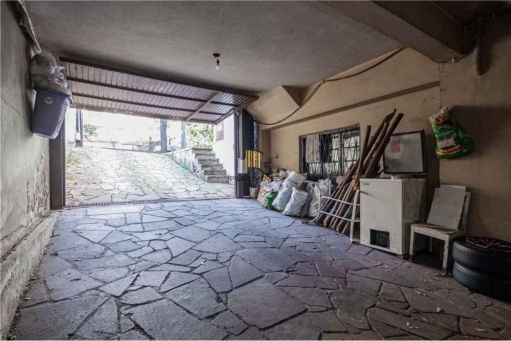 Casa 5 dormitórios no bairro Petrópolis