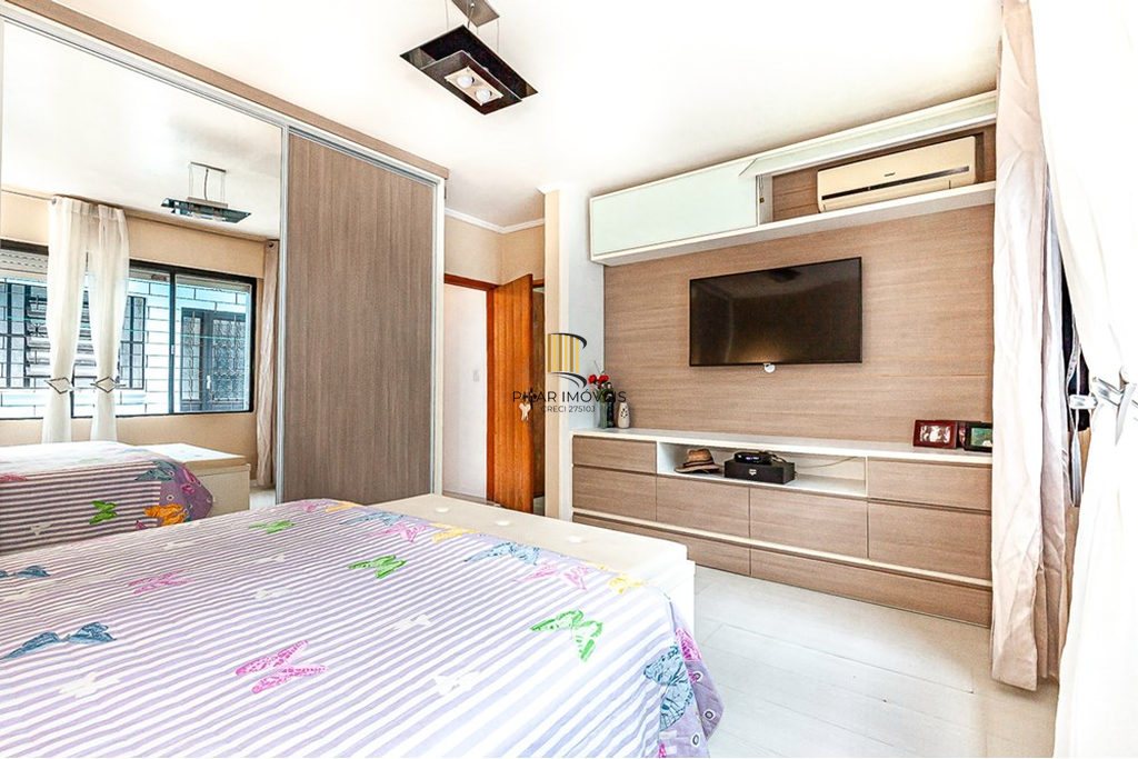 Casa 5 dormitórios no bairro Vila Ipiranga