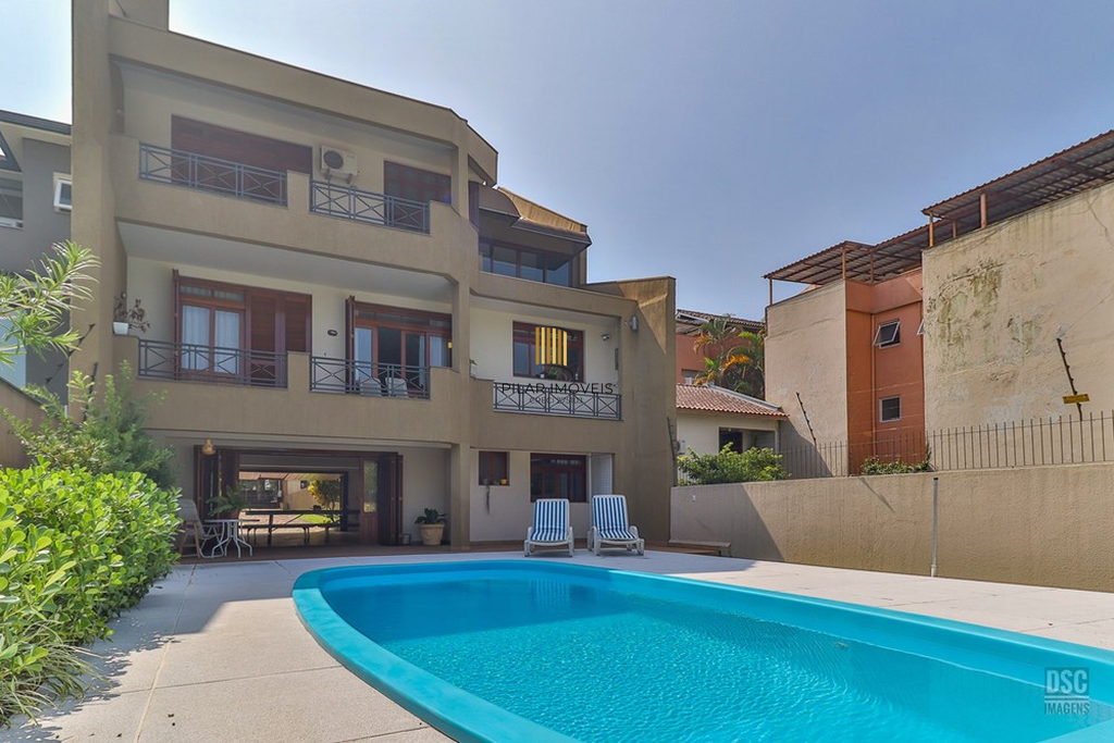 Casa 4 dormitórios no bairro Ipanema