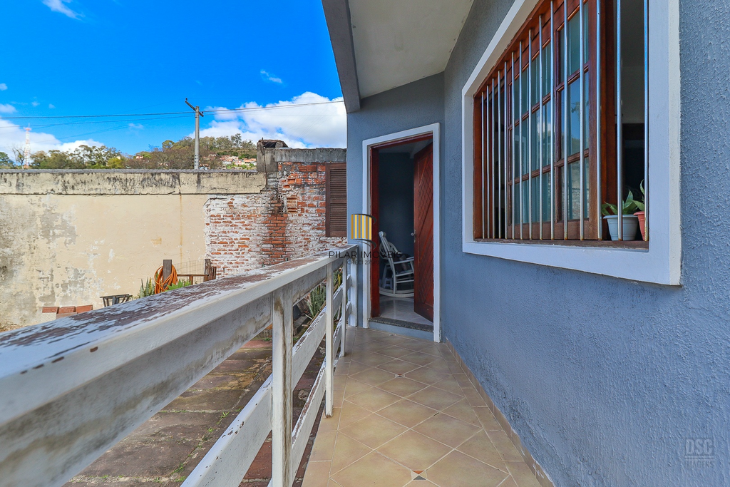 Casa 3 dormitórios no bairro Nonoai