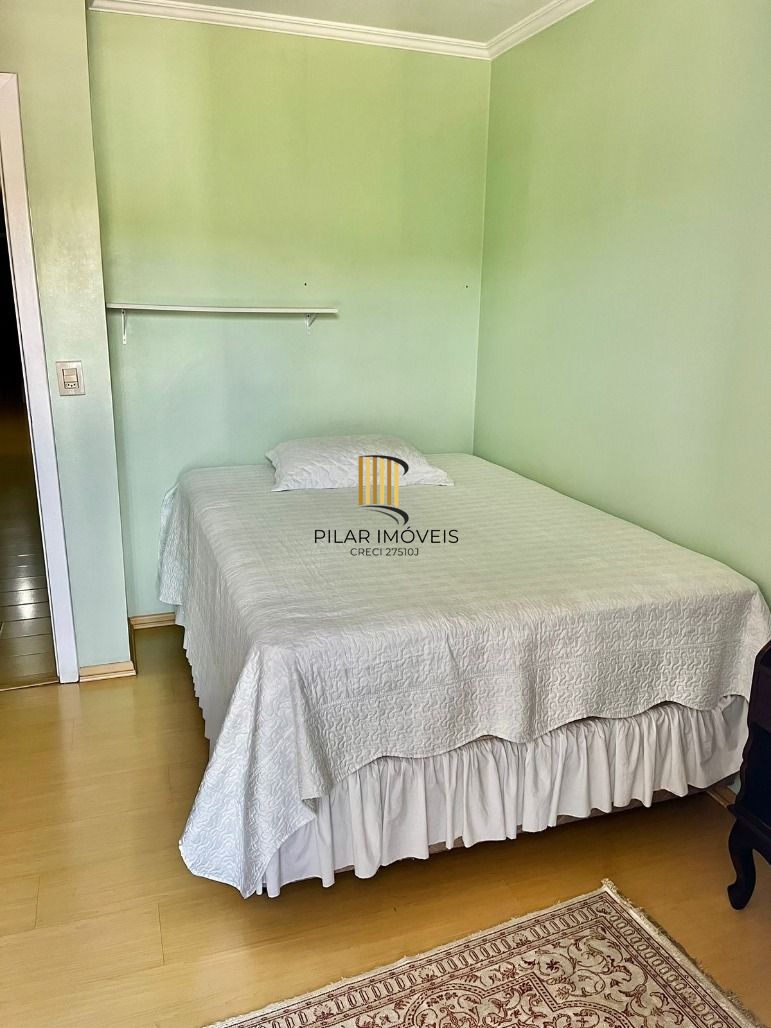 Sobrado 4 dormitórios no bairro Jardim Itu